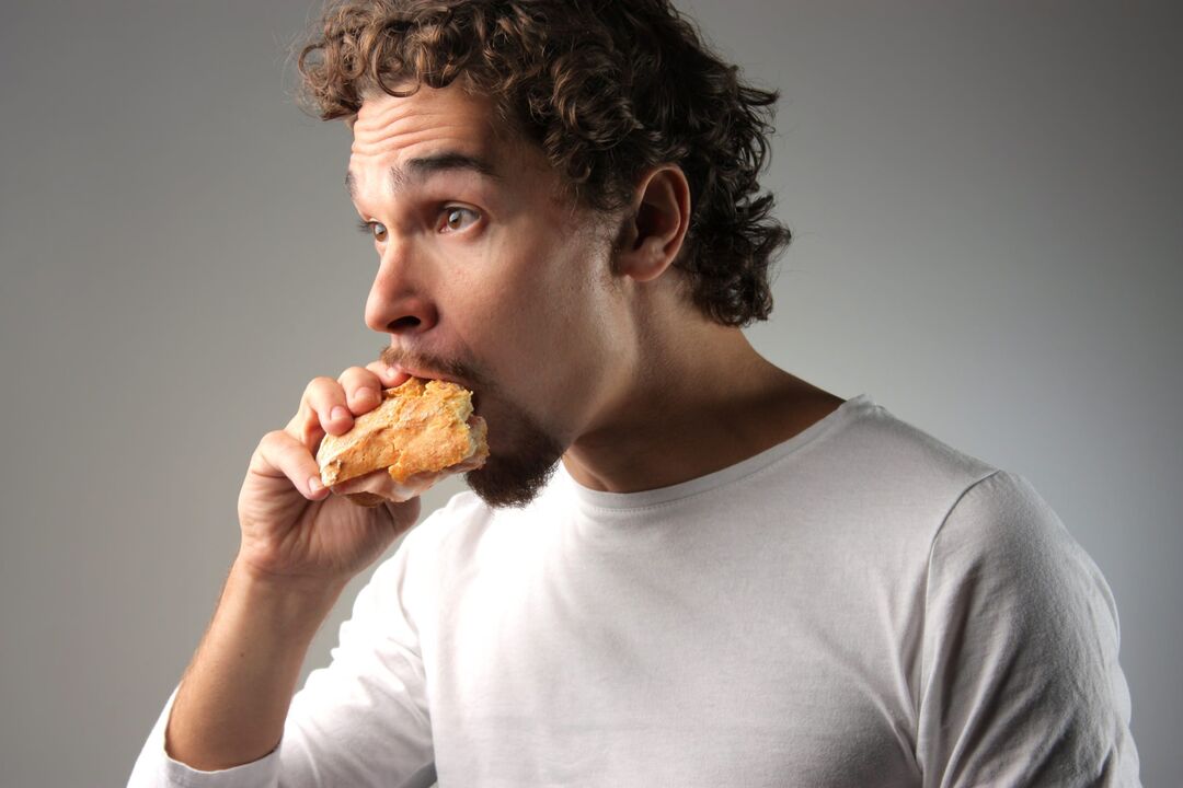 Ένας άντρας που τρώει άσχημα κινδυνεύει να αναπτύξει στυτική δυσλειτουργία. 