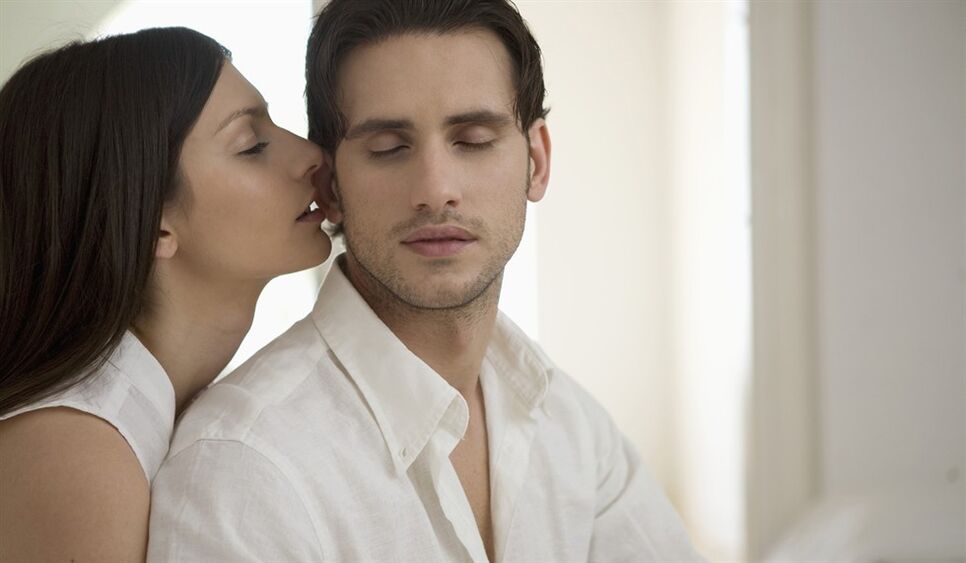 Η γυναίκα ενθουσιάζει τον άντρα